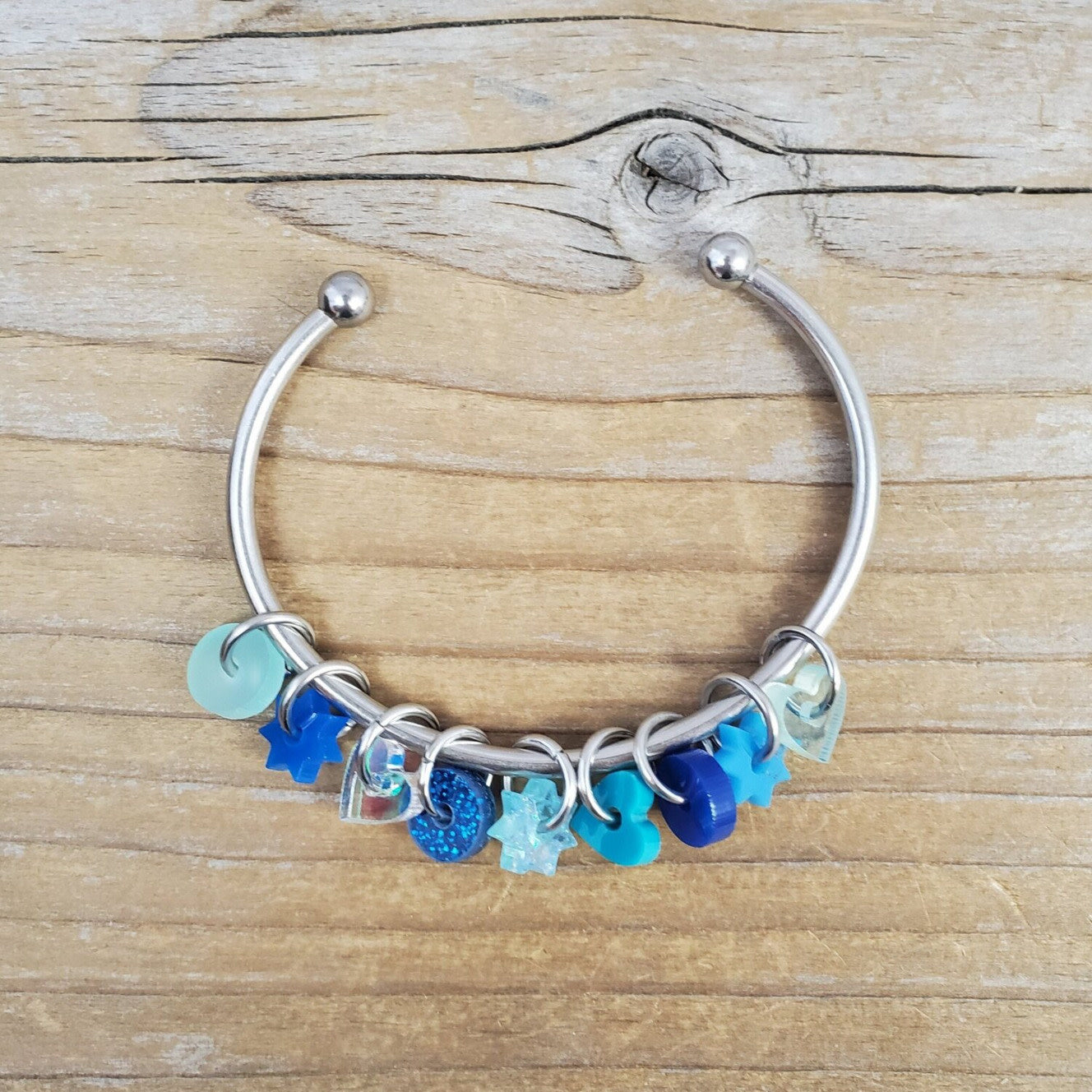 Acrylic-stitch-marker-cuff-bracelet-blues-katrinkles