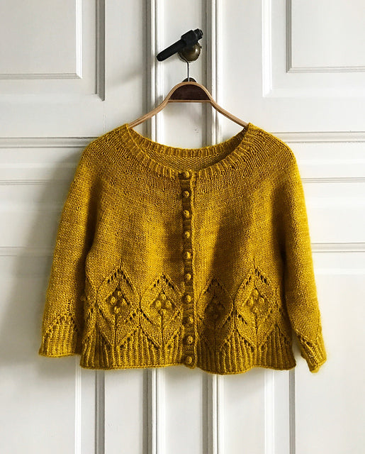 Magnolia Chunky Cardigan Ravelry Pattern by Camilla Vad