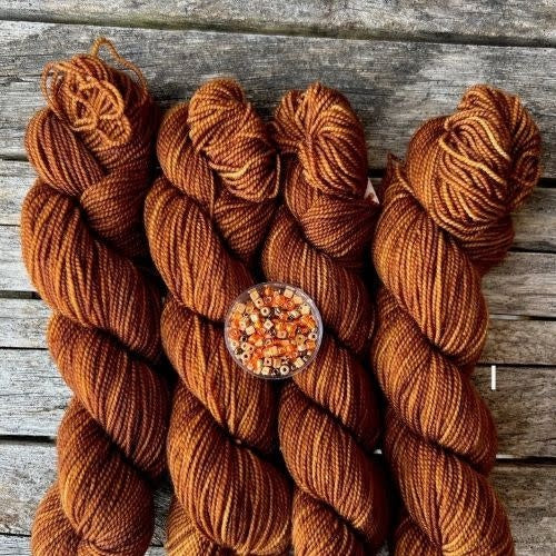 DIAMOND TEE yarn packs with beads Rust-
