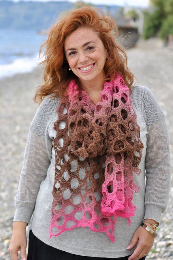 Holey-scarf-laceball100-01