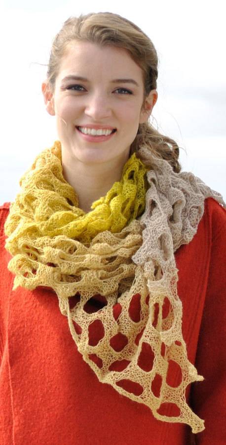 Holey-scarf-laceball100-03
