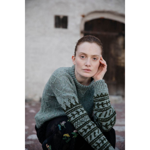 Knitted-Kalevala-2-Veneen-Veisto-Sanat