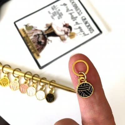 Yarn ball stitch markers3_400