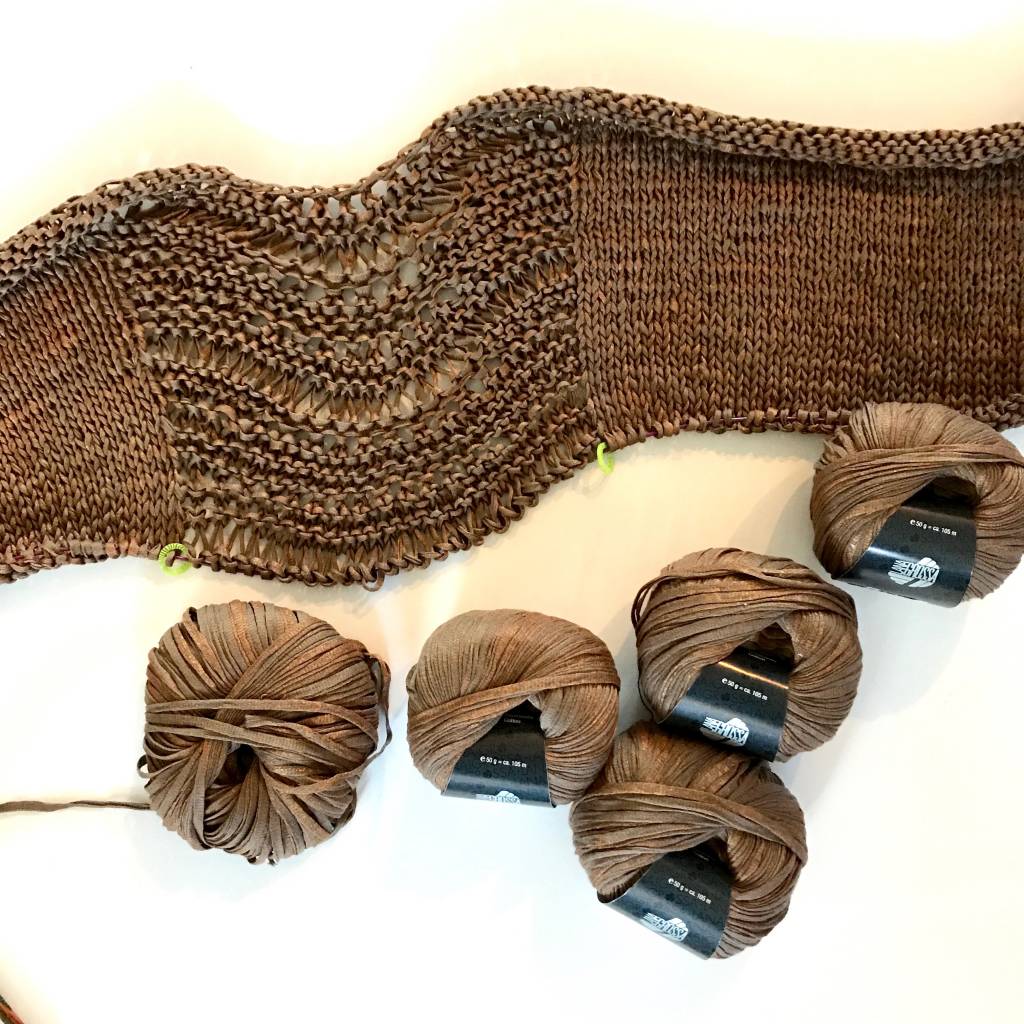 Sue2Knits Deschain WIP