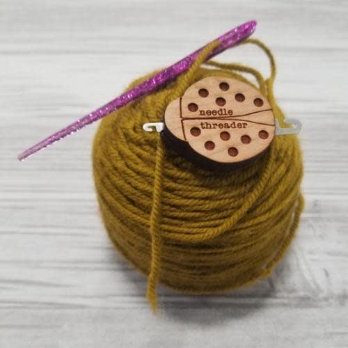 Ladybug-Needle-threader
