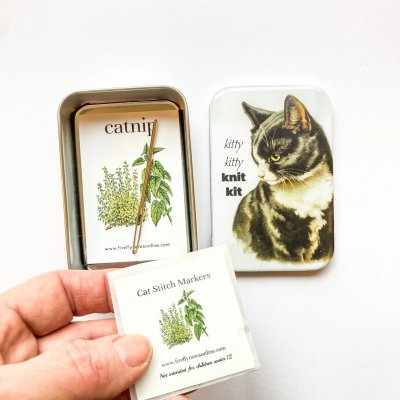 Cat stitch marker tin set6_400.jpg