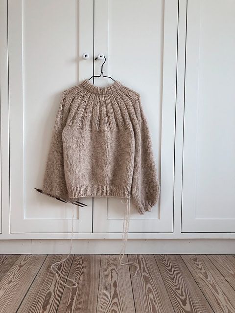 Sunday_Sweater_4_medium2