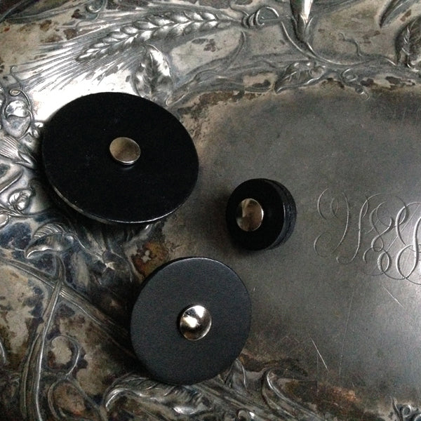 black_leather_pedestal_buttons__69722.1410202311.jpg